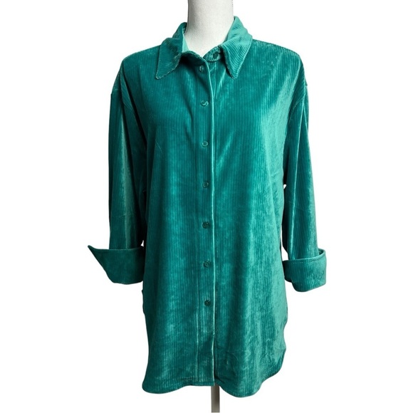 hunter & brown Tops - hunter & brown Women’s Oversized Corduroy Button Front Shirt Sz Medium Soft